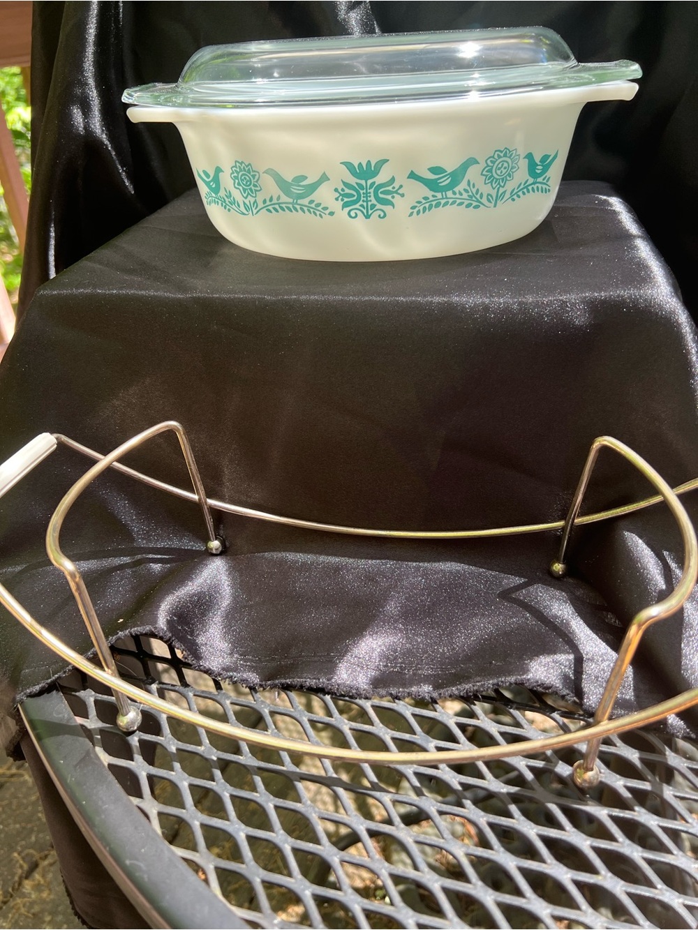 Vintage PYREX casserole dish with lid and holder circa 1959-1961 - Picture 5 of 11